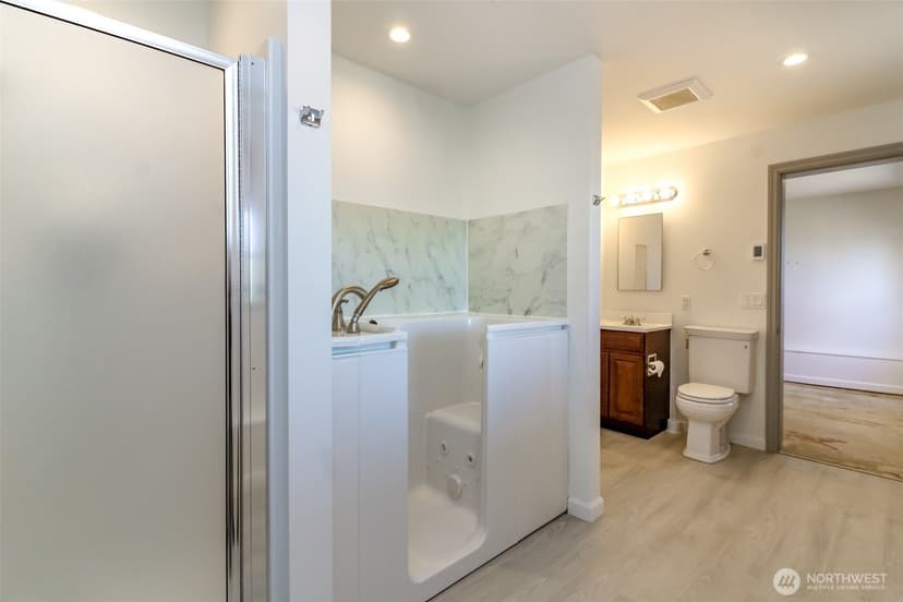 Property photo for 16235 NE 51st Street, Redmond photo 14