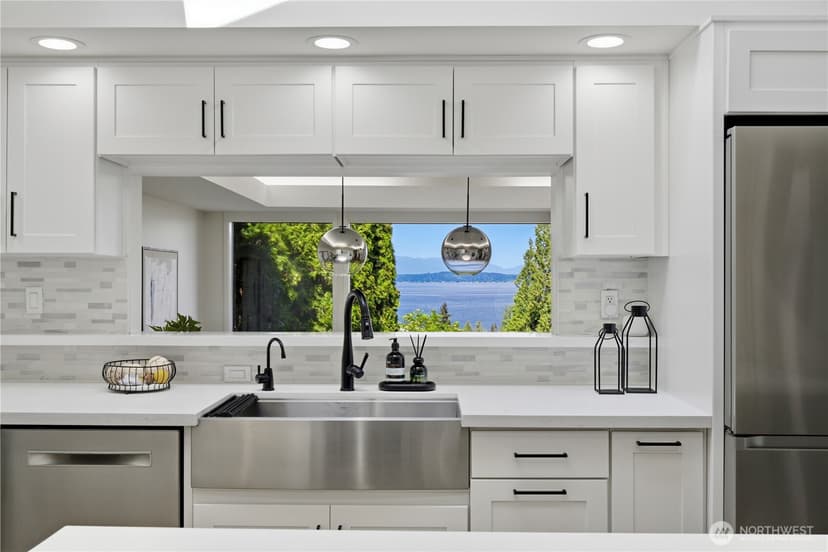 Property photo for 9354 California Drive SW, Seattle photo 11