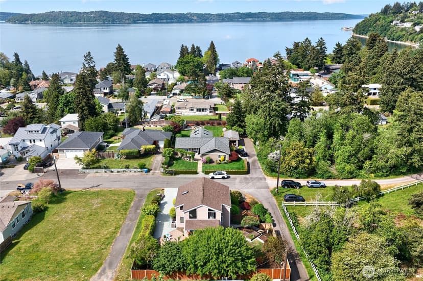 Property photo for 516 Wana Wana Place NE, Tacoma photo 3