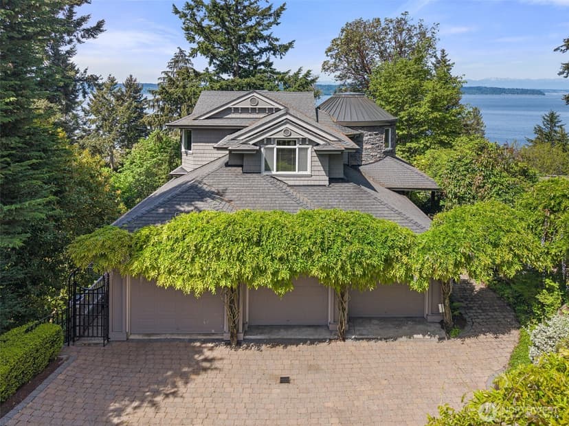Property photo for 15889 25th Avenue SW, Burien photo 2