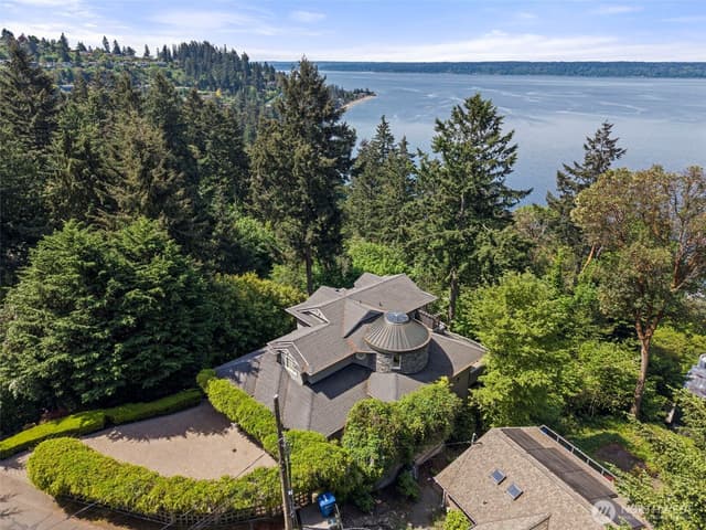 Property photo for 15889 25th Avenue SW, Burien photo 3