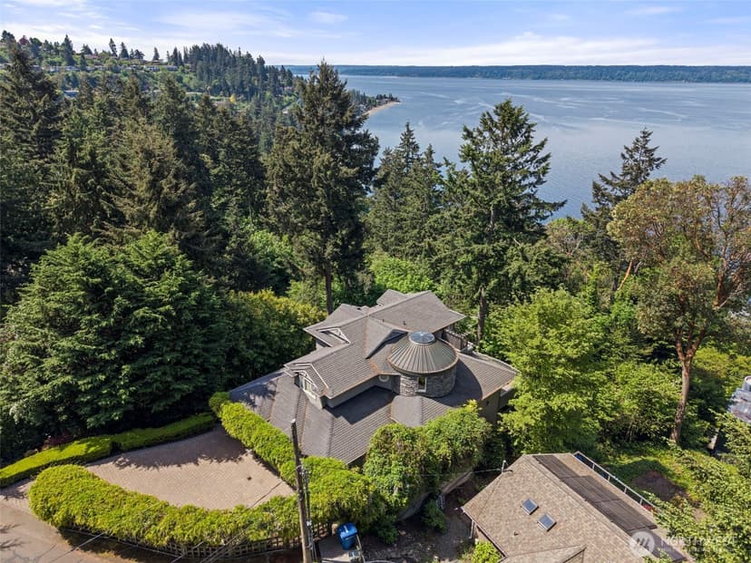 Property photo for 15889 25th Avenue SW, Burien photo 3
