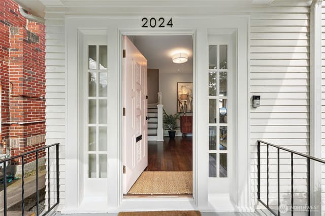 Property photo for 2024 31st Avenue S, Seattle photo 2