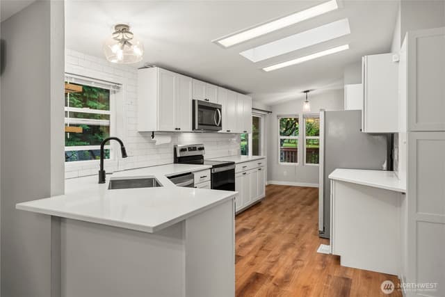 Property photo for 11814 4th Street E, Edgewood photo 4