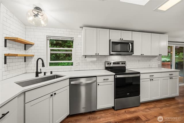 Property photo for 11814 4th Street E, Edgewood photo 3