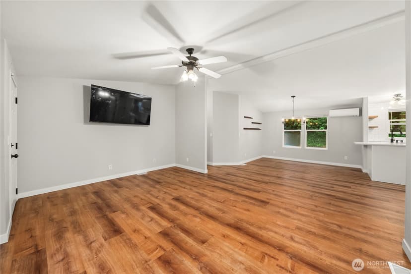 Property photo for 11814 4th Street E, Edgewood photo 9