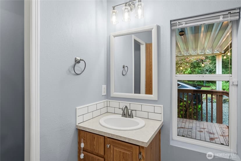 Property photo for 11814 4th Street E, Edgewood photo 18