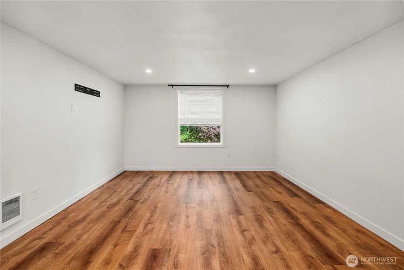 Property photo for 11814 4th Street E, Edgewood photo 31