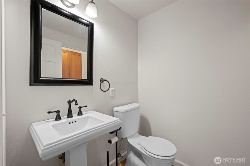 Property photo for 816 151st Place SW, Lynnwood photo 13