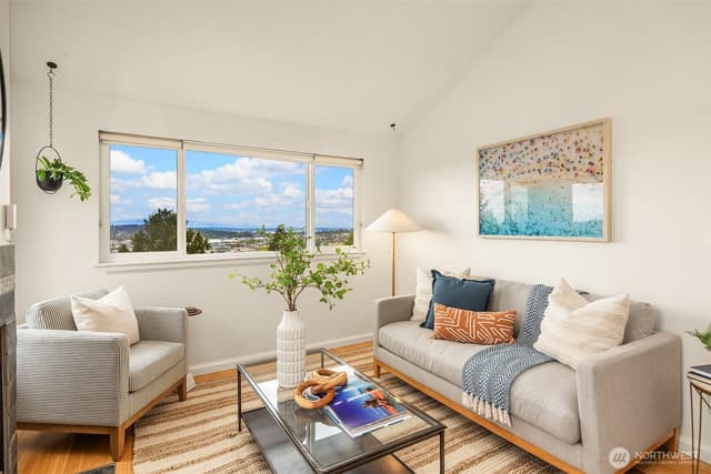Property photo for 4403 Greenwood Avenue N #301, Seattle photo 3