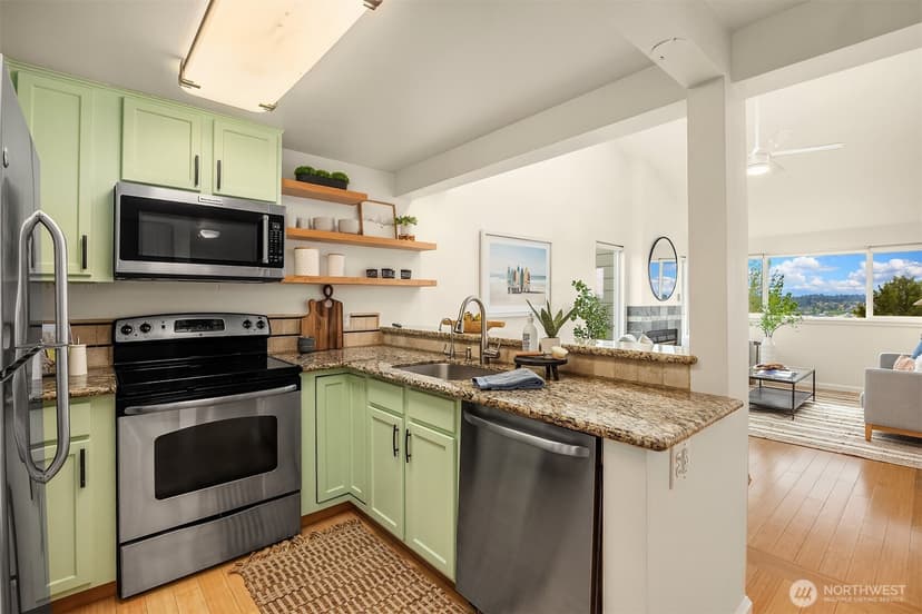 Property photo for 4403 Greenwood Avenue N #301, Seattle photo 8