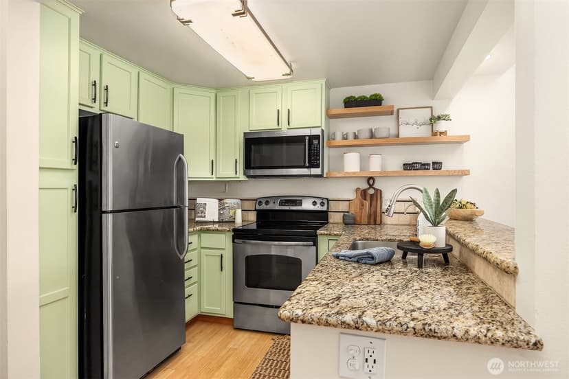 Property photo for 4403 Greenwood Avenue N #301, Seattle photo 7