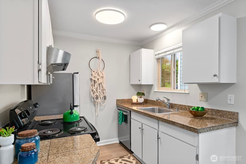 Property photo for 6557 4th Avenue NE #9, Seattle photo 11