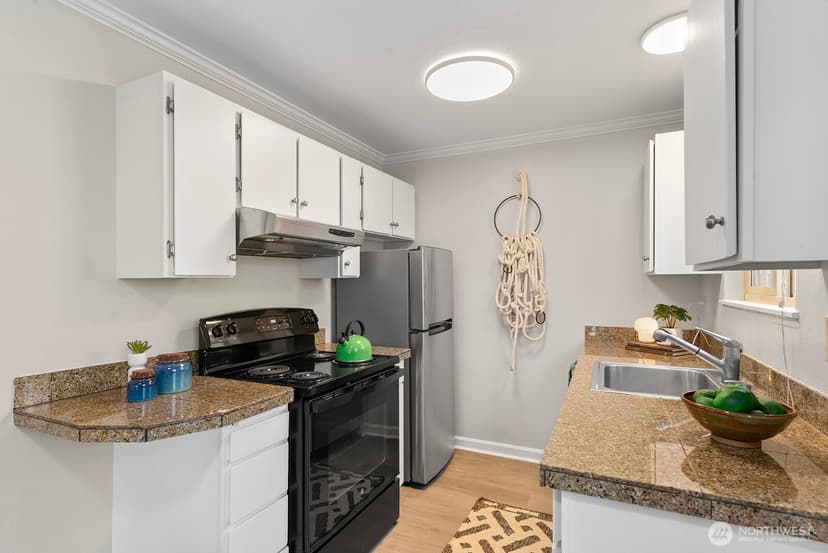 Property photo for 6557 4th Avenue NE #9, Seattle photo 10