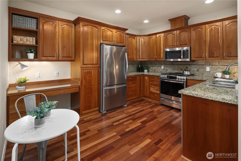 Property photo for 4406 Providence Point Place SE #302, Issaquah photo 2