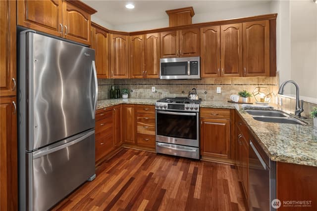 Property photo for 4406 Providence Point Place SE #302, Issaquah photo 3