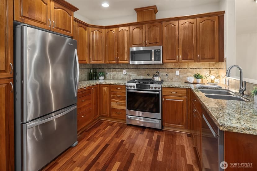 Property photo for 4406 Providence Point Place SE #302, Issaquah photo 3