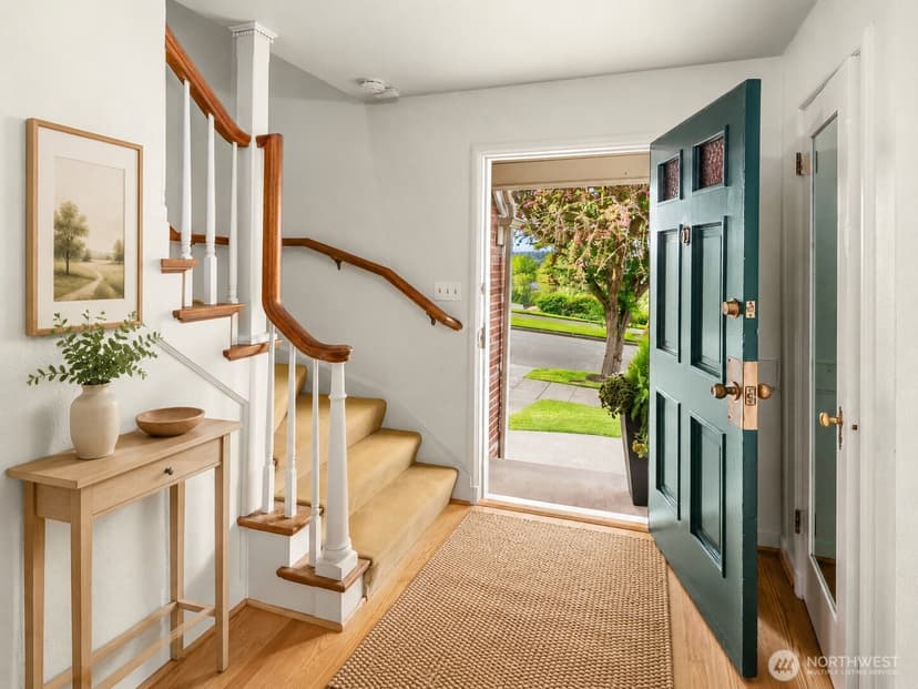 Property photo for 409 W Dravus Street, Seattle photo 3