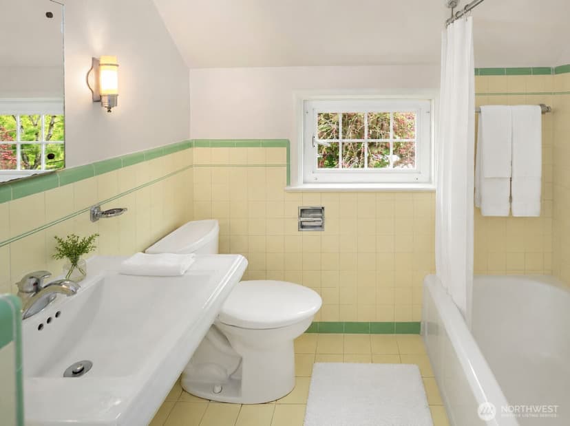Property photo for 409 W Dravus Street, Seattle photo 14