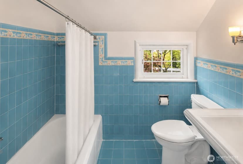 Property photo for 409 W Dravus Street, Seattle photo 12