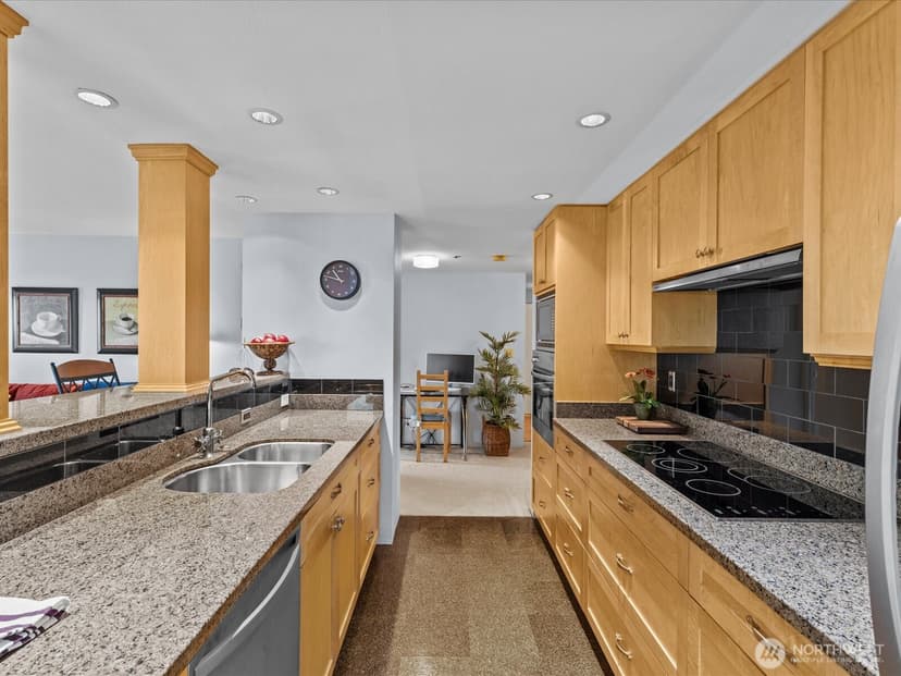 Property photo for 121 Vine Street #601, Seattle photo 11
