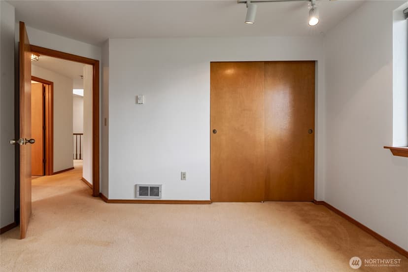 Property photo for 4701 Osprey Drive NE, Tacoma photo 17