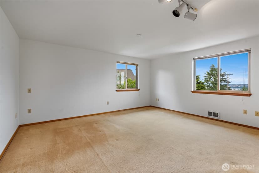 Property photo for 4701 Osprey Drive NE, Tacoma photo 12