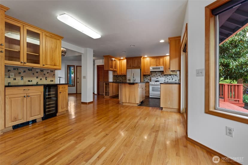 Property photo for 4701 Osprey Drive NE, Tacoma photo 10