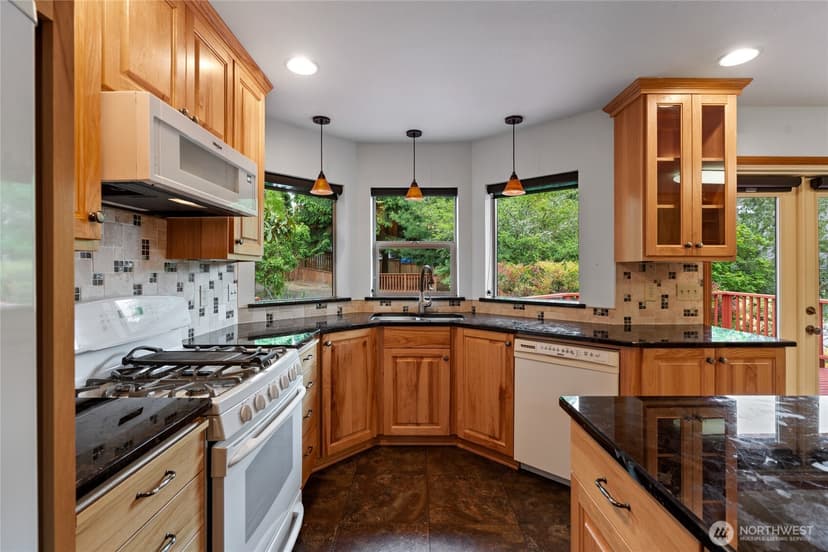Property photo for 4701 Osprey Drive NE, Tacoma photo 8