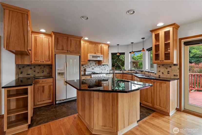 Property photo for 4701 Osprey Drive NE, Tacoma photo 7