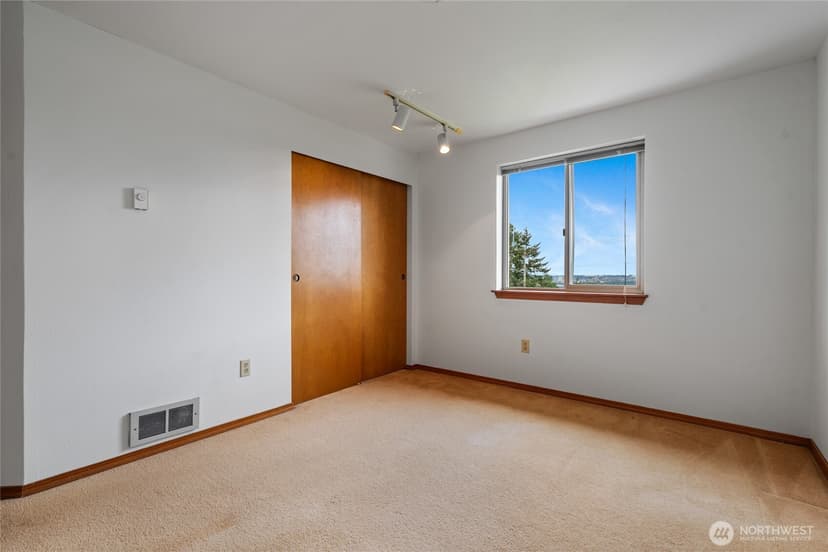 Property photo for 4701 Osprey Drive NE, Tacoma photo 16