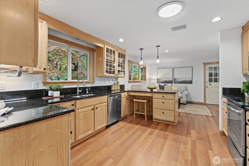 Property photo for 1555 Wildwood Boulevard SW, Issaquah photo 9