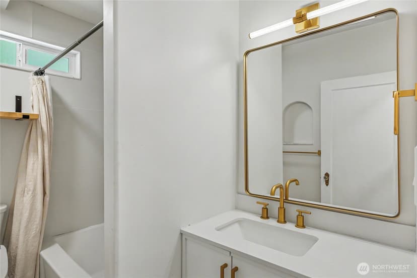 Property photo for 10106 16th Avenue S, Seattle photo 14