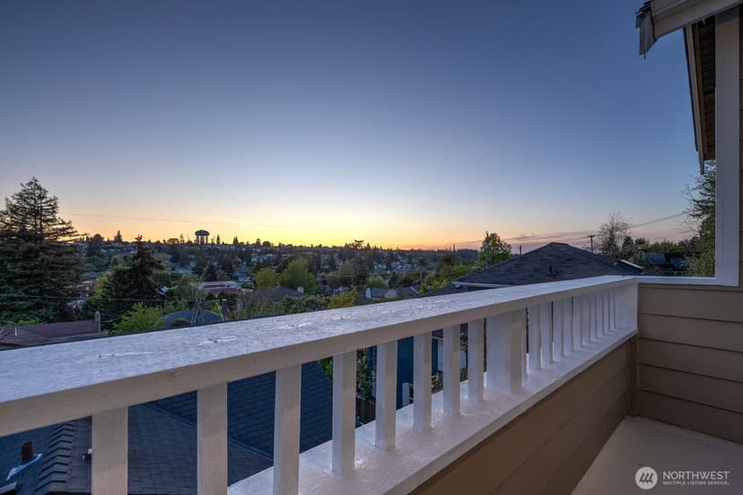 Property photo for 3030 31st Avenue W, Seattle photo 7
