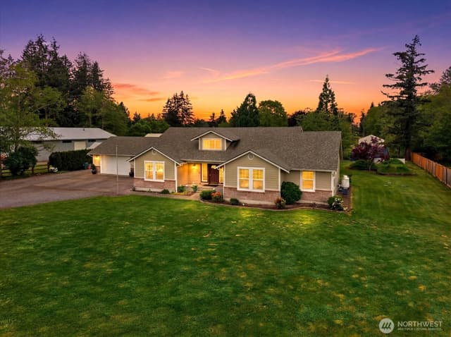 Property photo for 12108 40th Avenue E, Tacoma photo 3