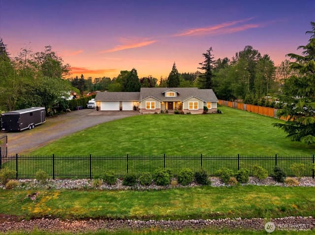 Property photo for 12108 40th Avenue E, Tacoma photo 2