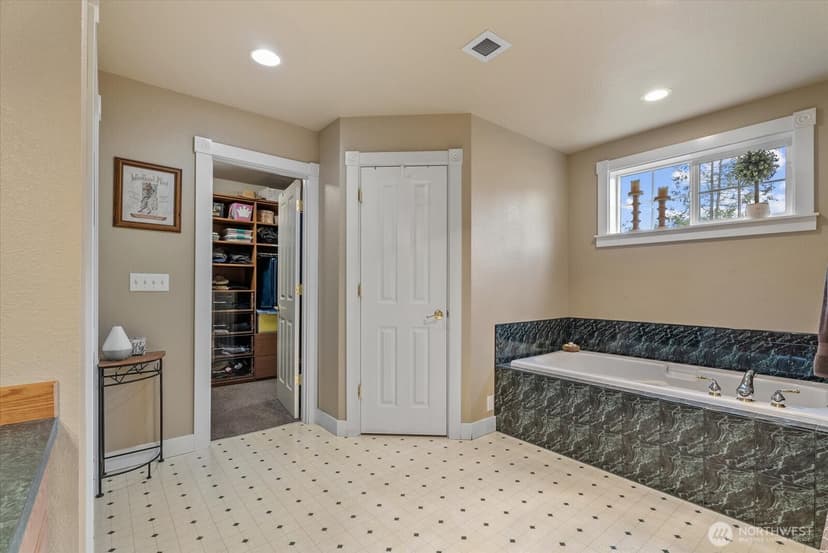 Property photo for 12108 40th Avenue E, Tacoma photo 21