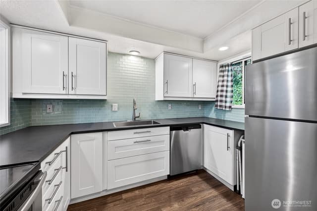 Property photo for 140 Summit Avenue N #B5, Kent