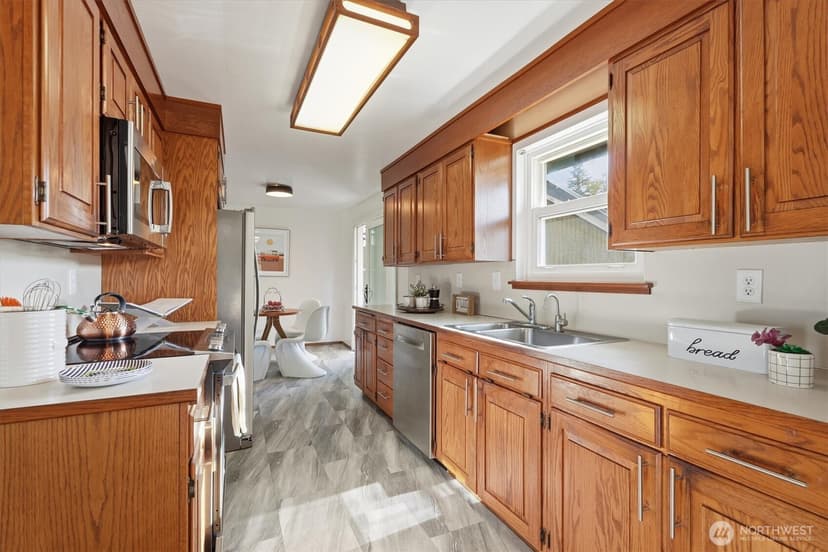 Property photo for 14804 12th Avenue SW, Burien photo 8