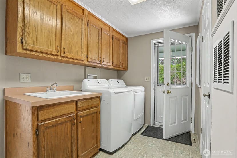 Property photo for 905 243rd Street SW, Bothell photo 30