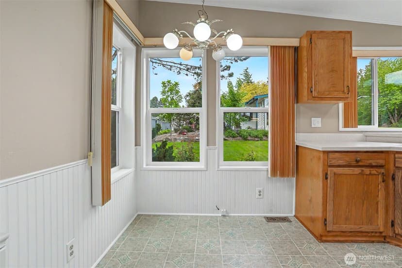 Property photo for 905 243rd Street SW, Bothell photo 9