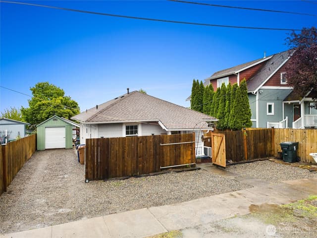 Property photo for 3561 E M Street, Tacoma photo 2