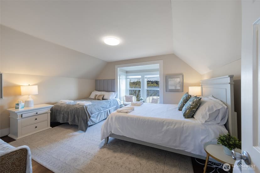 Property photo for 9049 NE Juanita Drive, Kirkland photo 17
