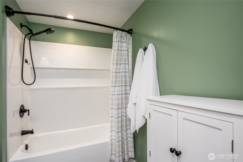 Property photo for 3418 NE 156th Street, Lake Forest Park photo 19