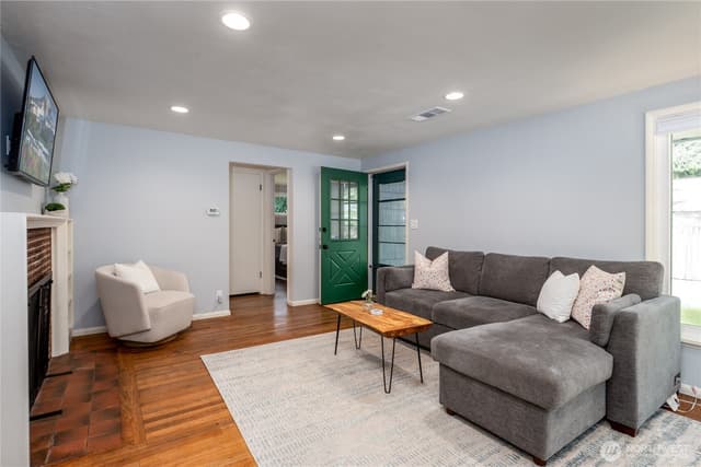 Property photo for 3418 NE 156th Street, Lake Forest Park photo 5
