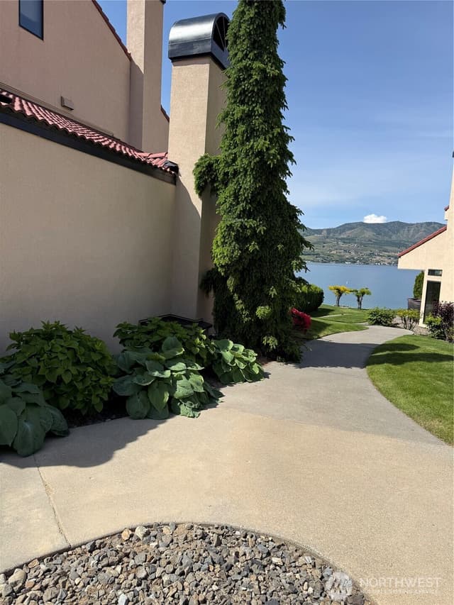 Property photo for 100 Lake Chelan Shores Drive #8-5, Chelan photo 2