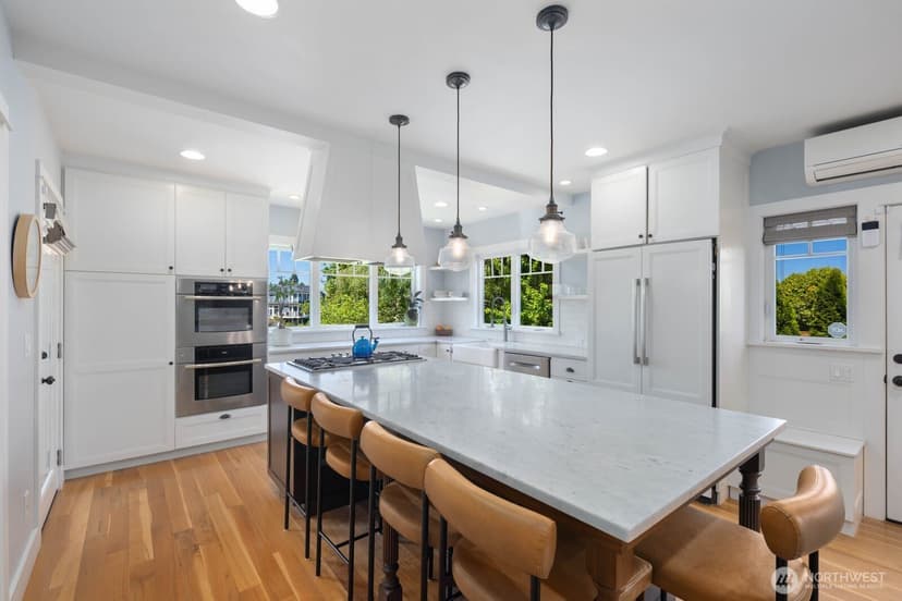 Property photo for 1729 41st Avenue SW, Seattle photo 11