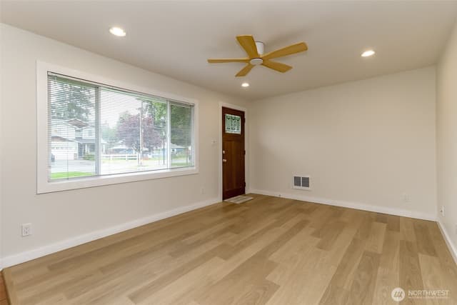 Property photo for 8316 Winona Street SW, Lakewood photo 4