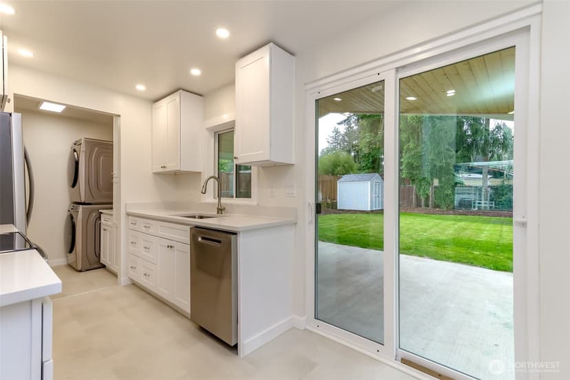 Property photo for 8316 Winona Street SW, Lakewood photo 10