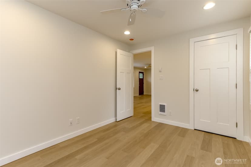 Property photo for 8316 Winona Street SW, Lakewood photo 14
